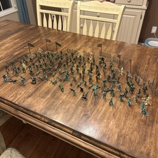 Large Lot Over 100 Plastic Army Men Green Brown Multiple Types Sizes VTG E3