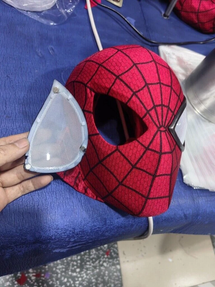 The Amazing Spider-Man 2 Classic 1:1 Wearable Helmet Cos Mask Prop w/ Faceshell - Image 4 of 4