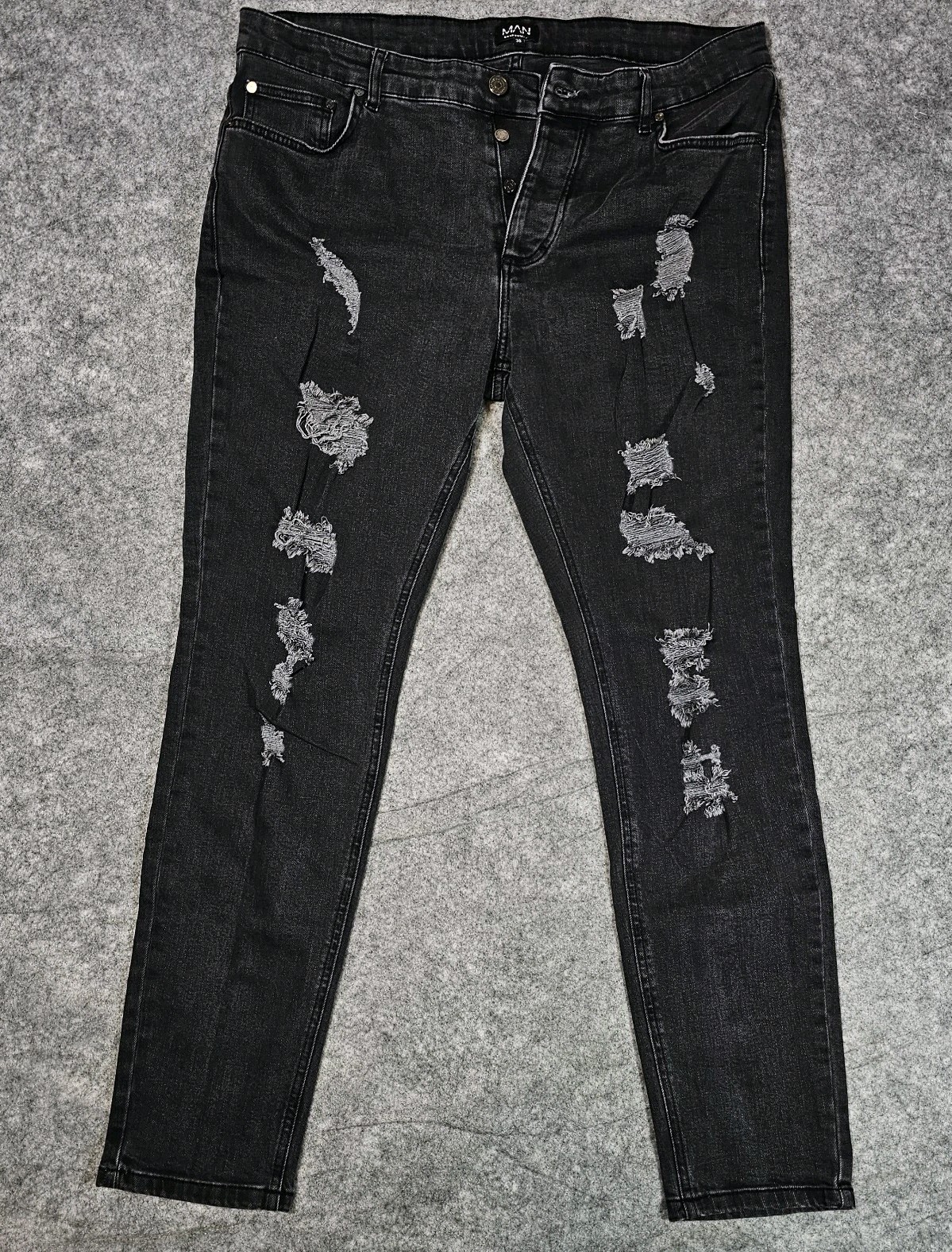 BooHoo MAN Jeans Men's 38 Measure: 38x31 Black Distressed Straight Button Fly