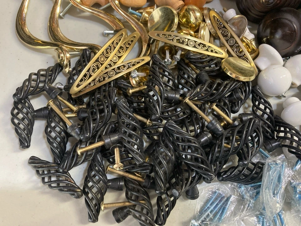 Tirador de manija de cajón lote mixto cerámica madera, níquel bronce nuevo y usado algunos vintage Foto 2 de 4