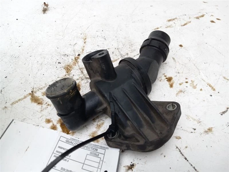 Carcasa termostato Volkswagen Passat 2008 Foto 4 de 4