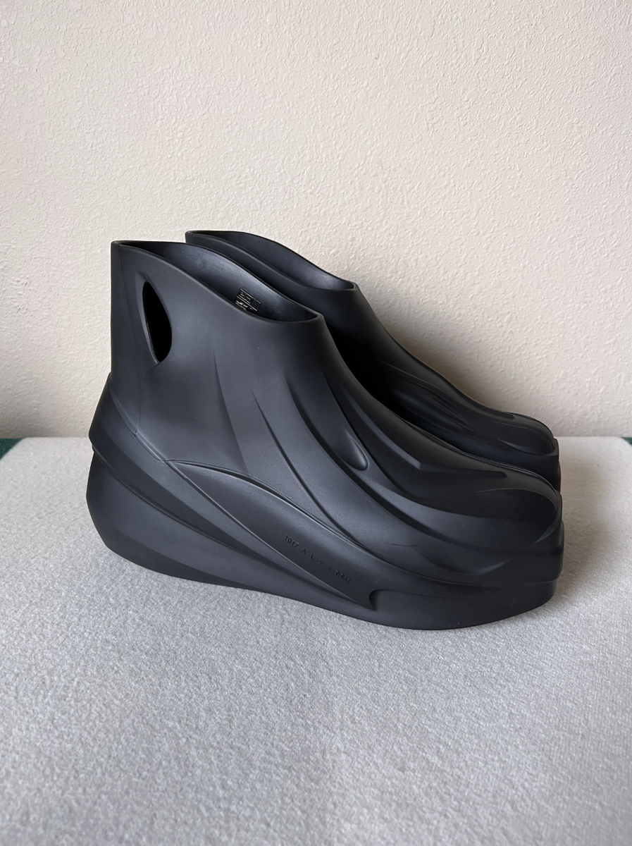 1017 Alyx 9SM Rubber Mono Boot - Size 41 - Black - NEW 1017 Alyx 9SM Rubber Mono Boot - Size 41 - Black - NEW