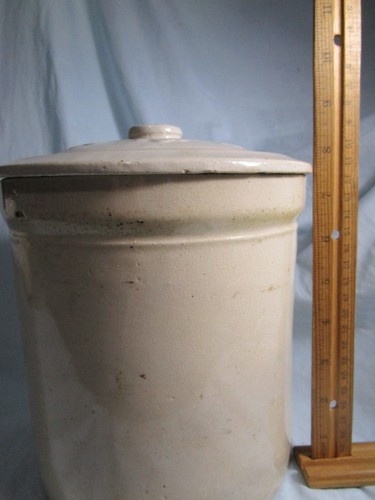 Vintage 7.5in Stoneware-Salt Glazed Crock with Top - Picture 8 of 8