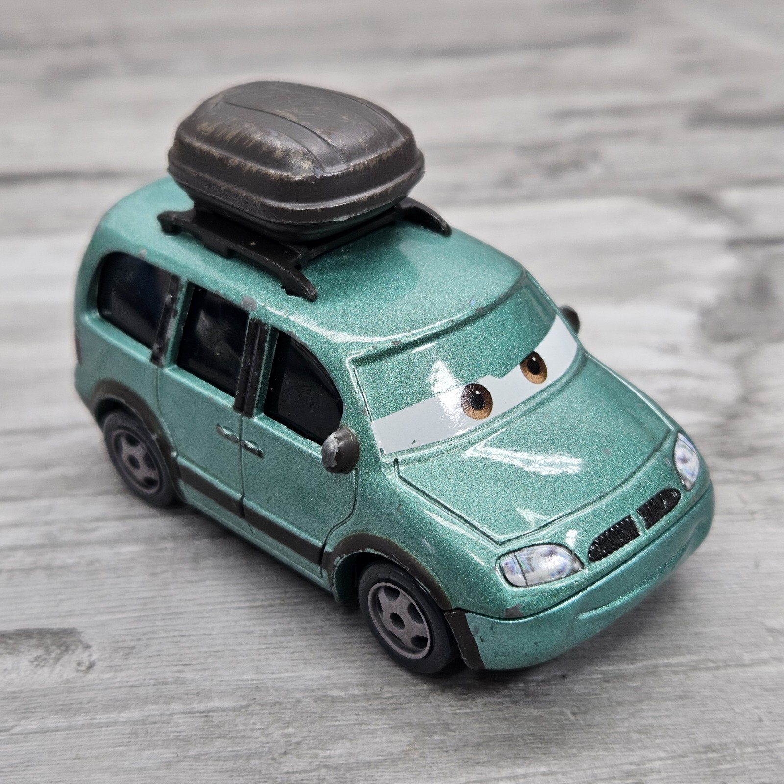 Pixar Cars Van the Minivan Cargo 155 Diecast Disney Luggage Car Top