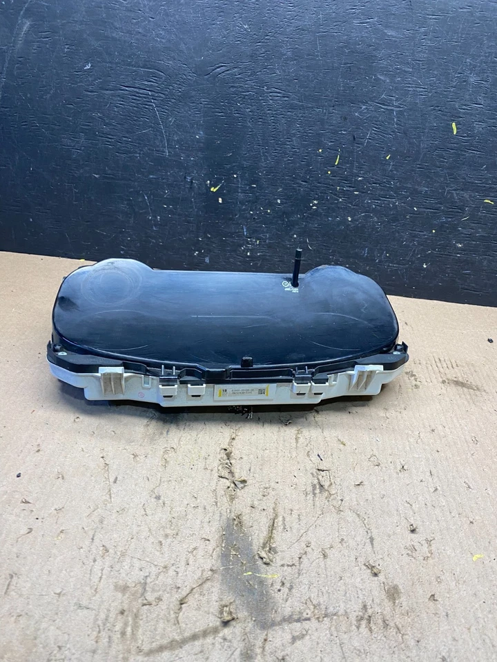 2006 Toyota Sienna Speedometer Cluster Gauge OEM Q9371 DG - Image 4 of 4