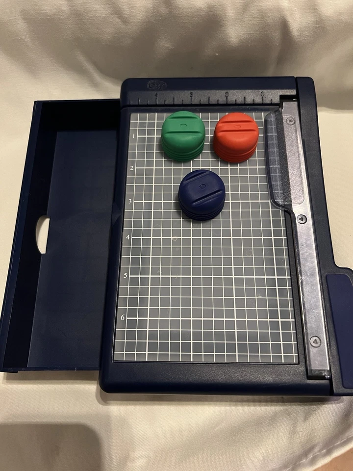 Creative Memories Personal Trimmer Paper/photo Cutter With drawer W/blades - Image 4 of 4