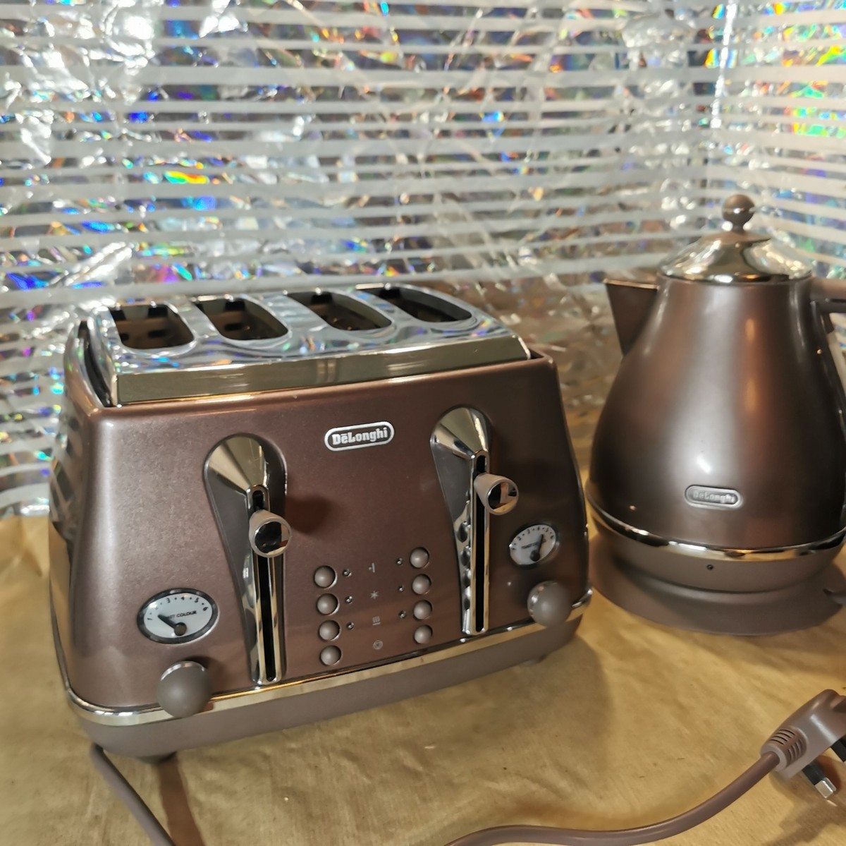 Ready To Use Electric Kettle Slice Toaster DeLonghi Icona