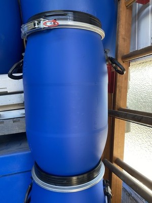 30 Liter Fass mit offenem Deckel.  Für Gefahrversand zugelassen.  Wasserdichte Lagerung.
