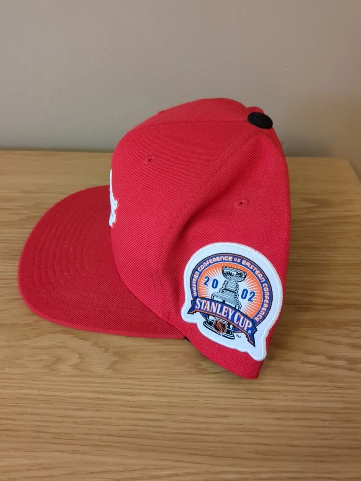 Detroit Redwings 2002 Stanley Cup Patch Mitchell & Ness NHL Dynasty gorra ajustada Foto 2 de 3