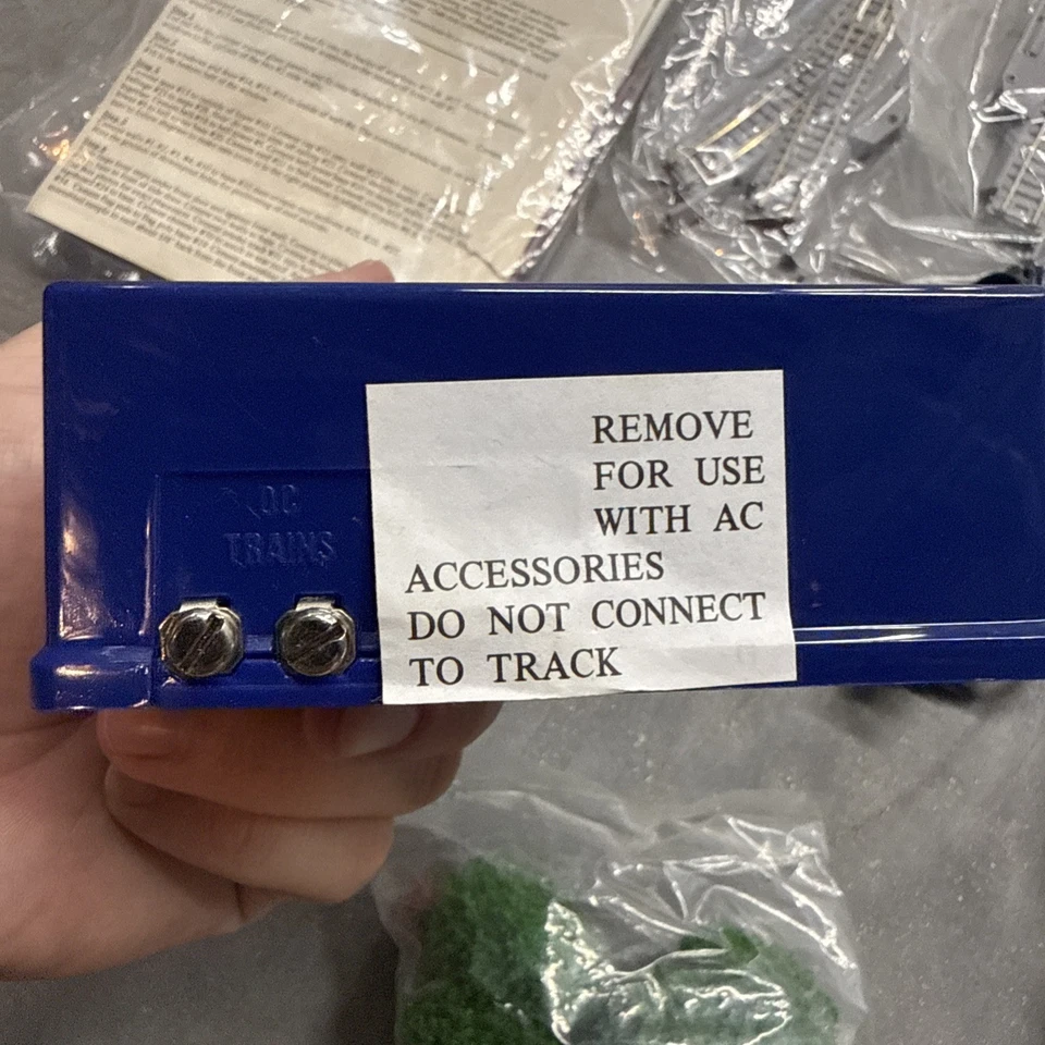 LOT OF LIFE-LIKE TRAIN RAILROAD MIXED COLLECTION 20 Pcs Of Track Store Chapel - Image 3 of 4