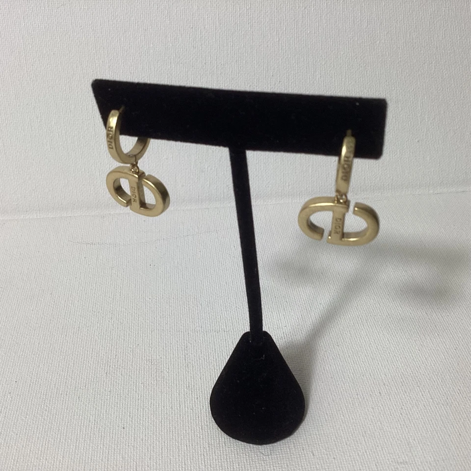 Pendientes de oro Dior auténticos Foto 3 de 3