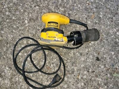 DeWALT Corded 1/4 Sheet Palm Grip Sander  D26441 W/ Dust Bag