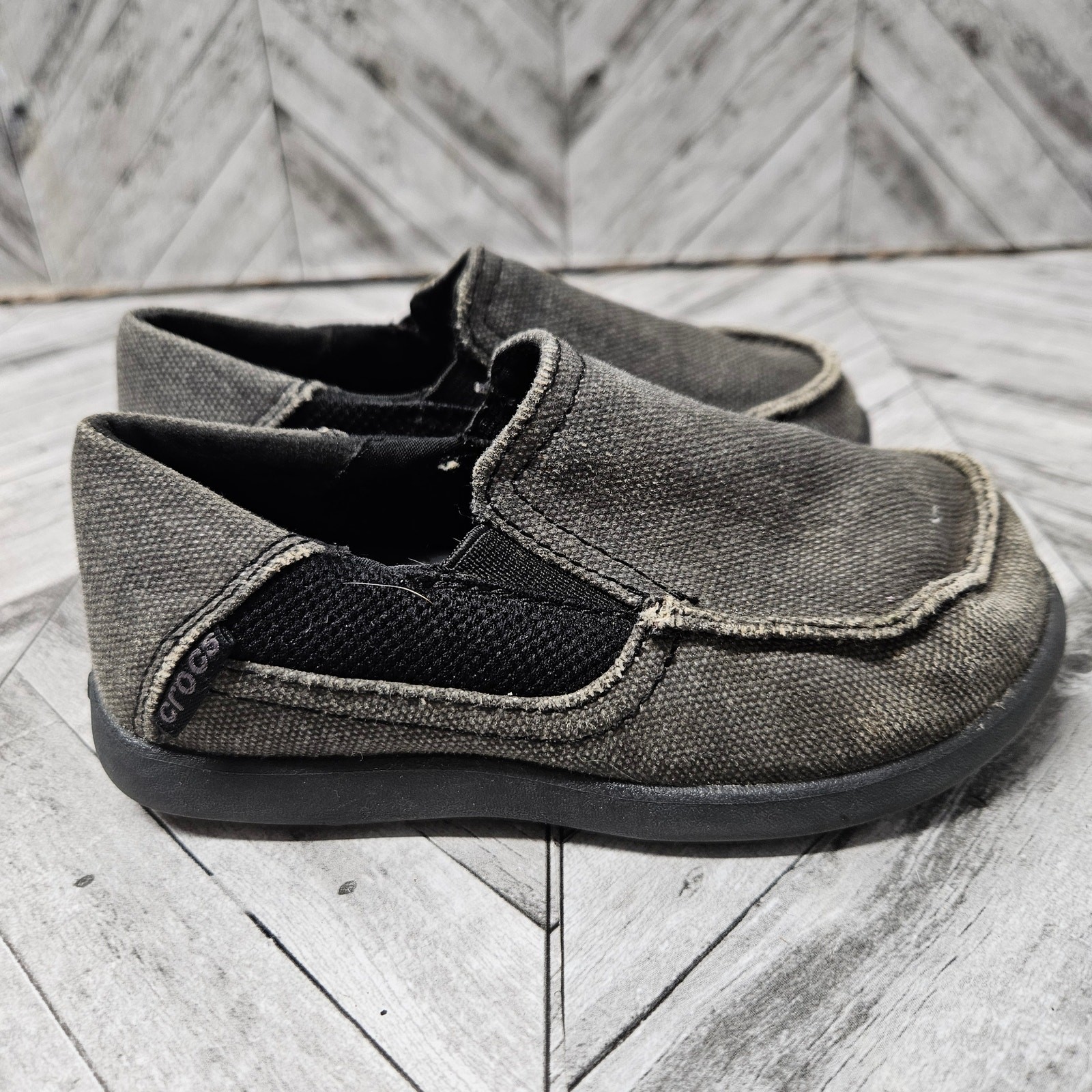 Crocs Santa Cruz II Boys Loafers Size 9 in Gray