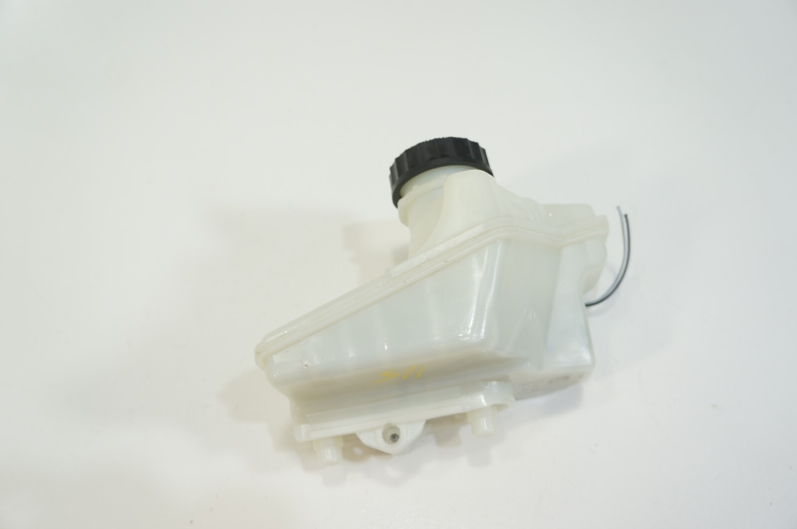 2014-2017 maserati ghibli brake booster master brake cylinder RESERVOIR TANK