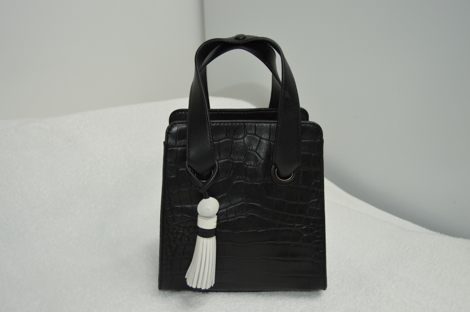 vince camuto elva satchel