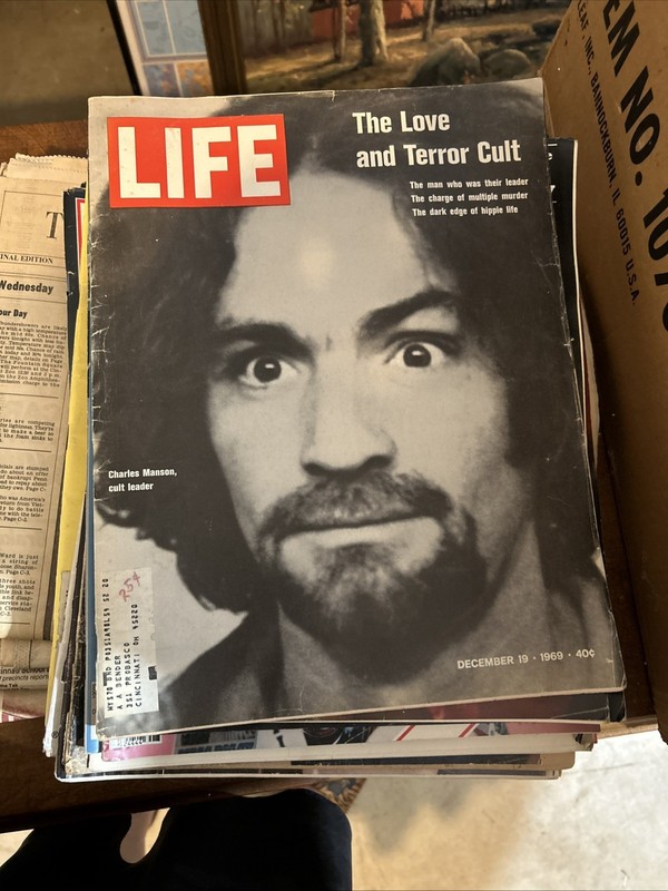 Charles Manson - Cover Of LIFE Magazine Dec 19 1969 Vintage