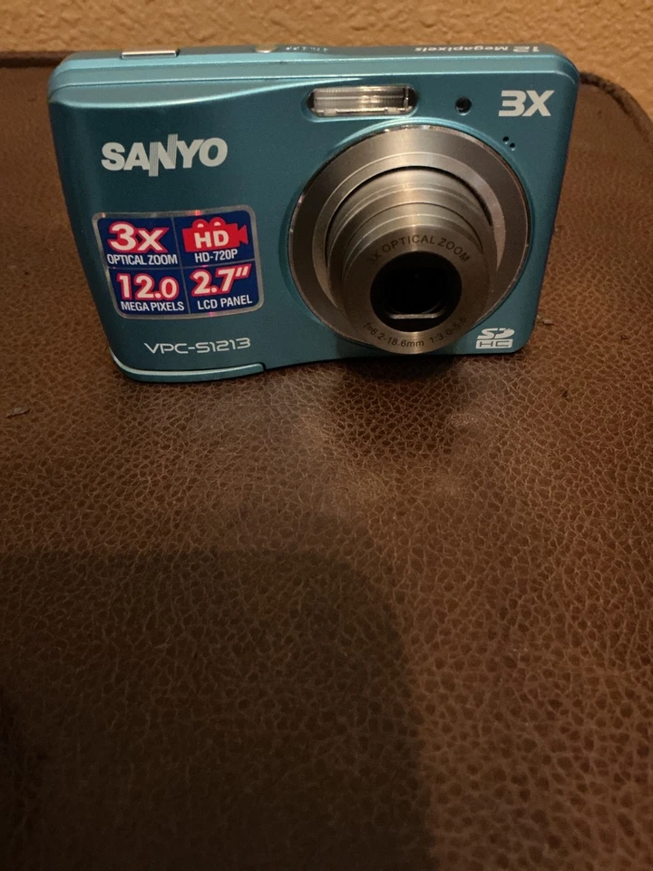 Sanyo Digital Camera VPC-S1213 3x Optical Zoom 12MP Blue LCD Camera - Image 2 of 4