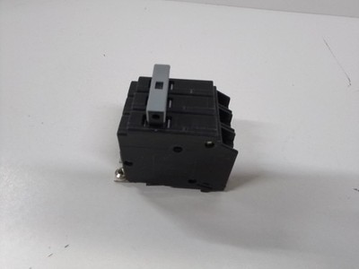 CUTLER HAMMER CHB3100 100A  240V 10kA 10,000 Metal Foot Tab 3 Pole Phase CH3