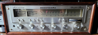  1970 Marantz  2238B Stereophonic Receiver Silver Face with beautiful Wood Case 