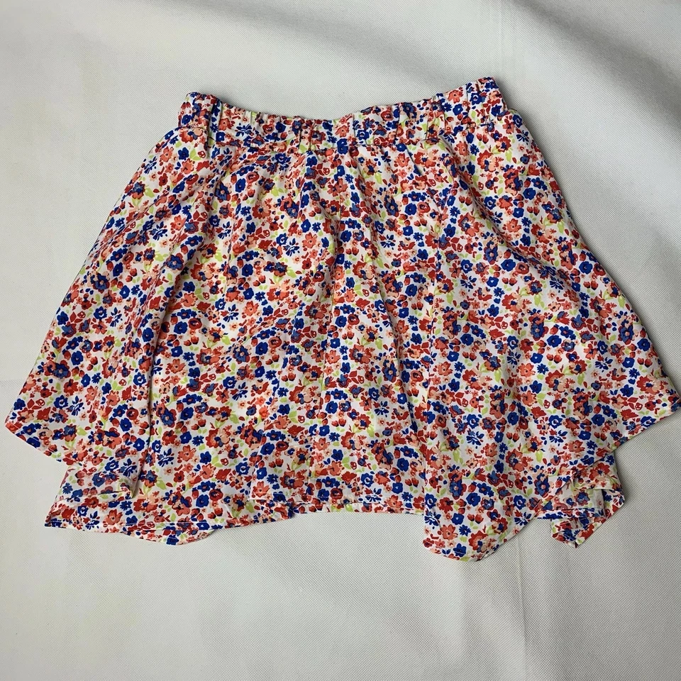 Faded Glory Niñas Patinador Skort Mediano 7-8 Floral Blanco Multi Asimétrico Dobladillo Foto 3 de 3