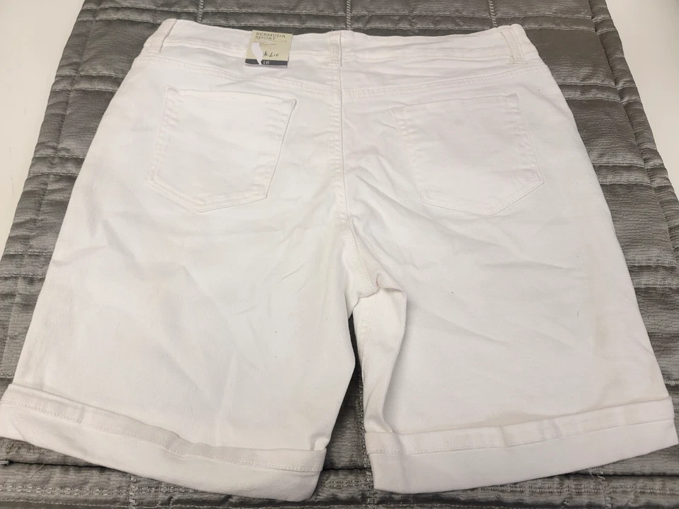Bermudas Style & Co. para mujer tiro medio talla 16 blancas Foto 2 de 4