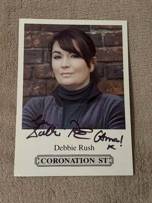 DEBBIE RUSH (KRÖNUNGSSTRASSE) HANDSIGNIERTE BESETZUNGSKARTE - UNDEDIZIERT