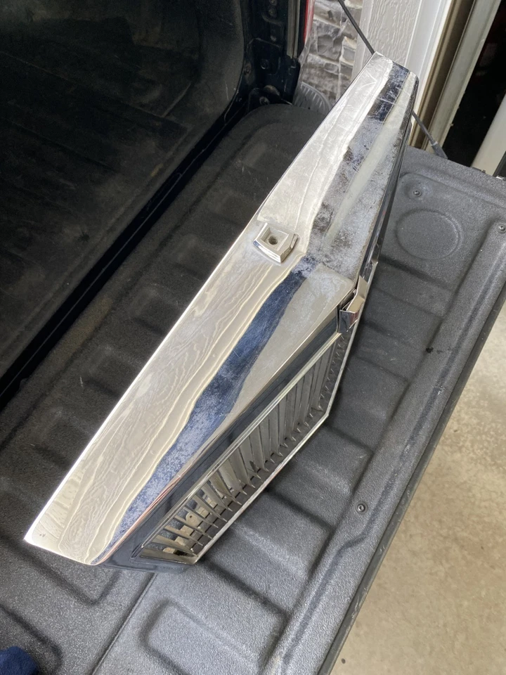 OEM Ford 1977 1978 1979 Lincoln Versailles parrilla adorno emblema envolvente Foto 4 de 4