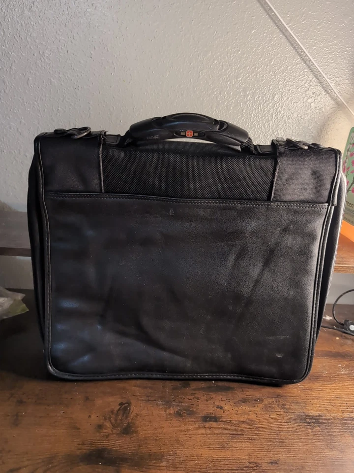 Wenger SwissGear Maletín Ejército Suizo Hombres Bolsa de Trabajo 3 Anillos Almohadilla Ranura Negro Resistente Foto 2 de 4