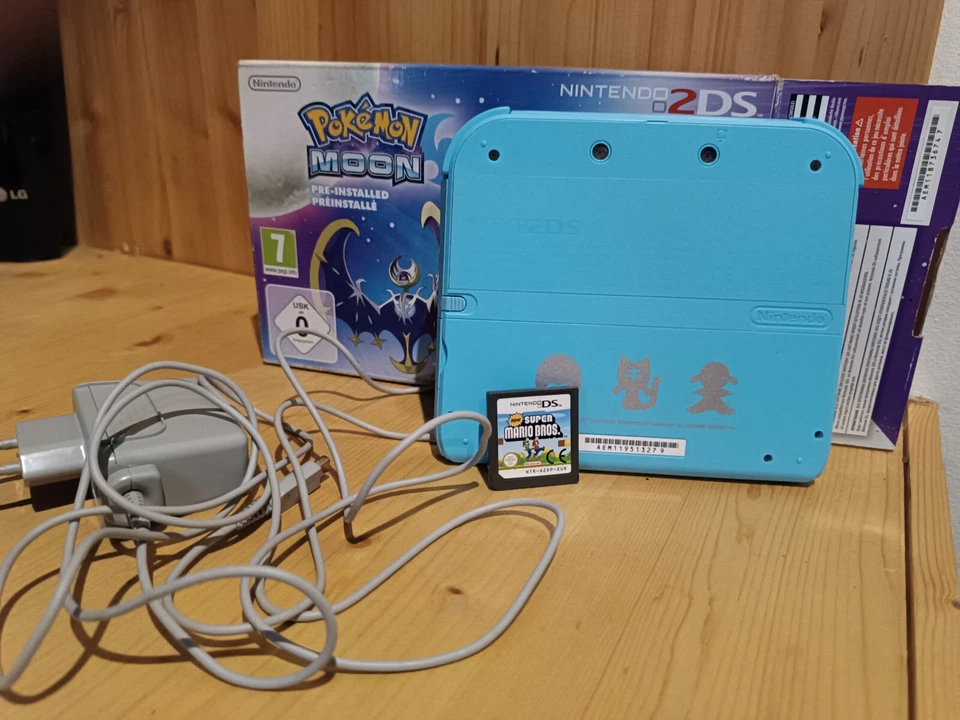 Nintendo 2DS Special Edition [Pokemon Moon Pre-installed] PAL Nintendo 3DS - Photo 2/4