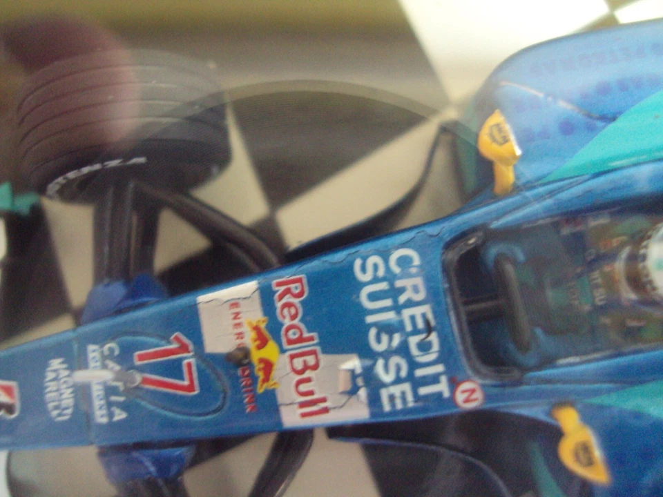 F1 1/43 Red Bull Sauber Petronas C20 - 2001 K. Raikkonen Minichamps - Immagine 3 di 4