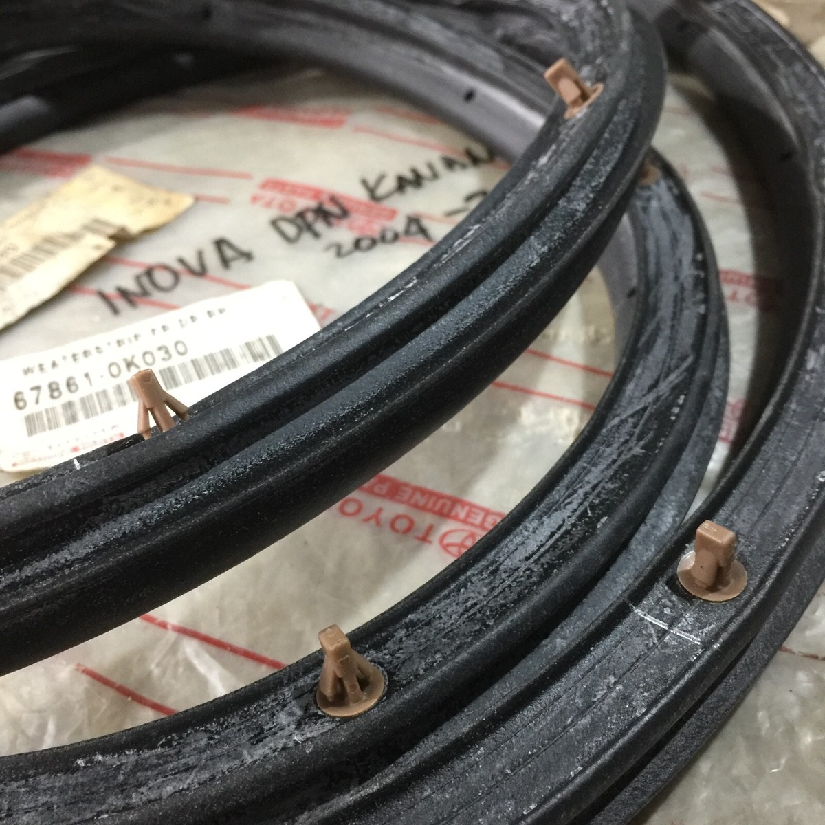 Weatherstrip Front Door RH 67861-0K030 Toyota Unser KUN40