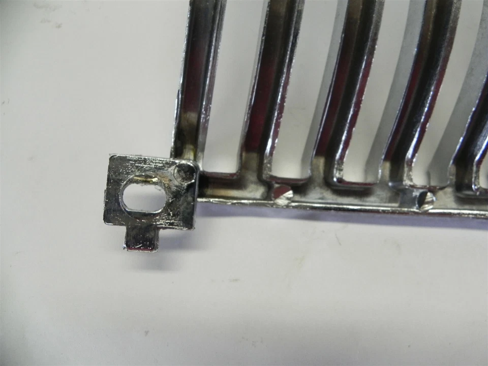 Parrilla interior delantera Kaiser 1954-55 centro derecha nuevo de stock bonito Frazer Henry J Foto 3 de 4