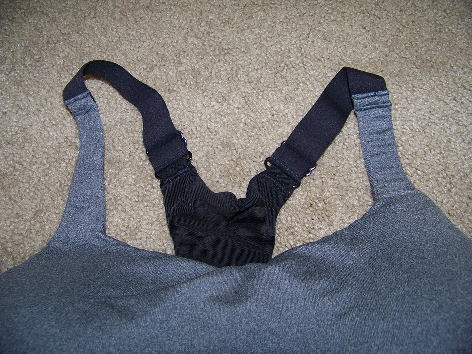 Sujetador deportivo 40D AVIA para mujer forrado gris inalámbrico tirar de corredor espalda entrenamiento limpio Foto 2 de 4