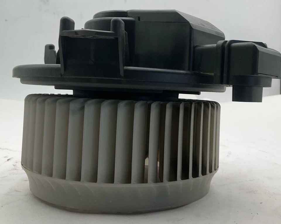 Conjunto de ventilador de motor soplador Toyota Corolla 2009-2019 1,8 L OEM 8710302200 Foto 4 de 4