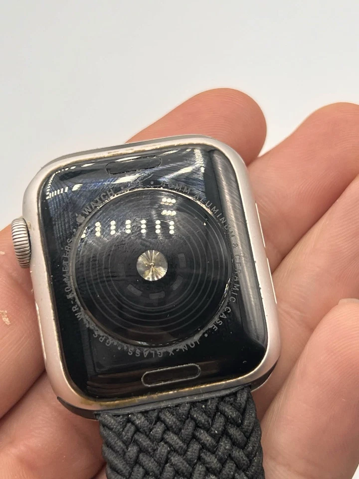 Apple Watch SE GPS 40mm Aluminium OS LOCKED - Photo 4/4