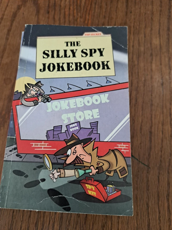 Lot of 6 Vintage SCHOLASTIC 101 JOKES Books Kids outer space, pets, spooky, spy - Image 4 of 4