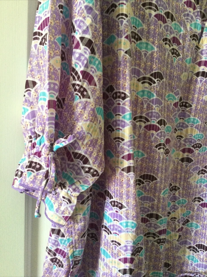 NWT Koi Scrub Top Purple Blue Shell Fan Shapes V-Neck 3/4 Ruffled Sleeves 3X - Image 3 of 4