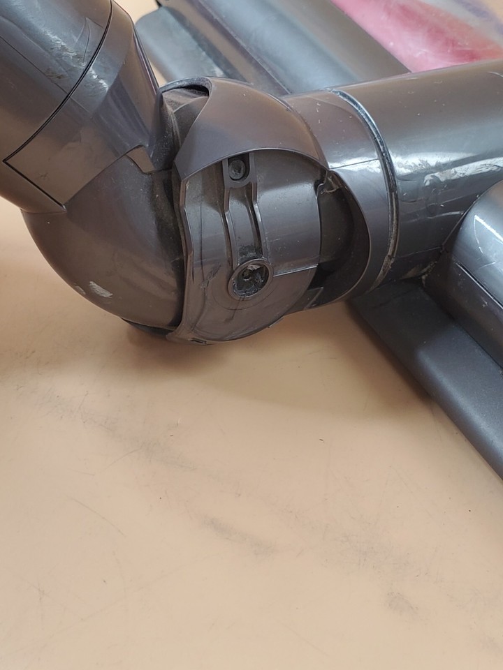 Dyson V11 (SV16) Outsize Cordless Vacuum CleanerRed Click release