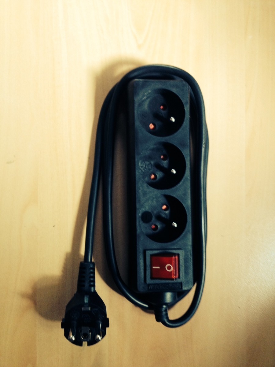 Adaptateur Multiprise Triple Schuko Prise Allemande Et Prise-Bipasse