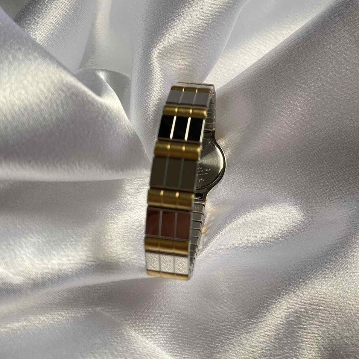 Gorgeous timex two tone gold silver ladies vintage classic  display picture 2