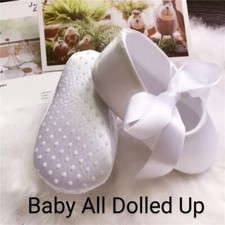 Zapatos blancos satinados para bebés y niños pequeños para bautizos, bendiciones o bautizos