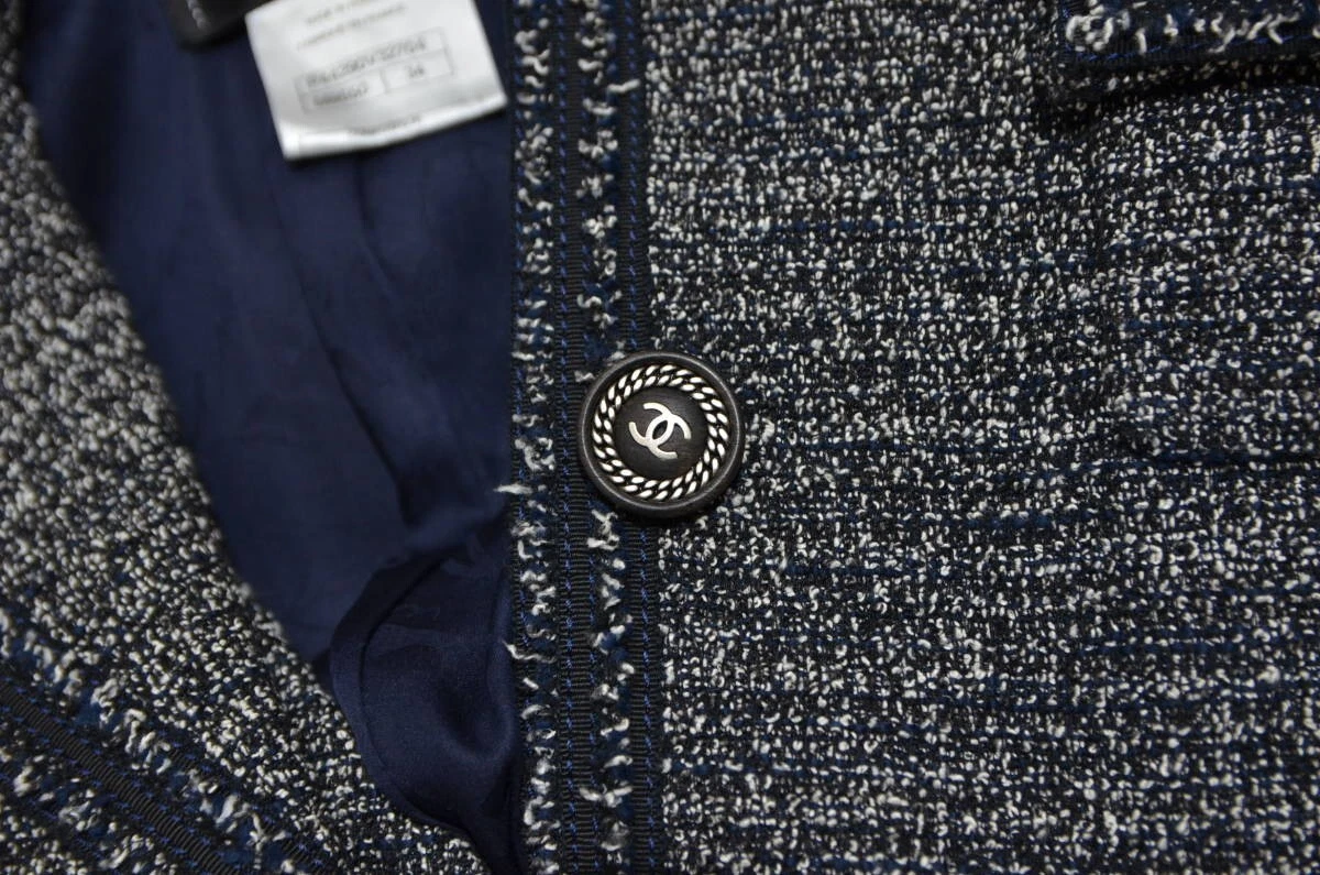 Giacca CHANEL 12A tweed set up Coco Mark collo bottoni 34 gonna 36 blu navy nero