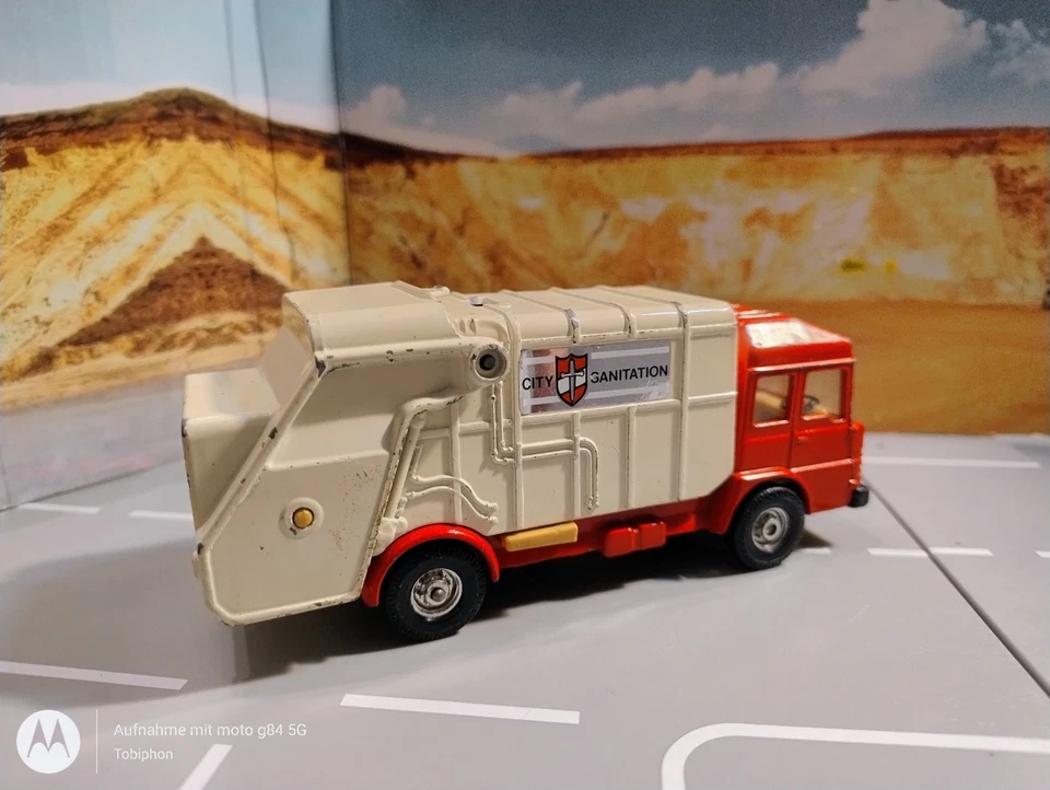 CORGI Revopak Refuse Collector Modellauto Müllfahrzeug rot / weiß, 1:36 - Bild 2 von 4