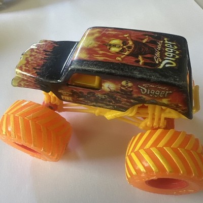 Spin Master Monster Jam Fire & Ice Son-Uva Digger Die cast 1:64 Only