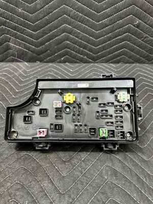 2011-2014 Dodge Avenger Chrysler 200 Fuse Box Body Control Module P04692346AE