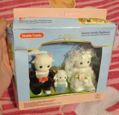 Stomle Sheep Family in Box, 3 Familienmitglieder, Smart Dressed Spielhaus Figuren