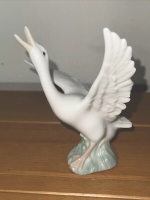 Lladro Duck Goose Figurine Taking Flight Running Hand Made in Spain