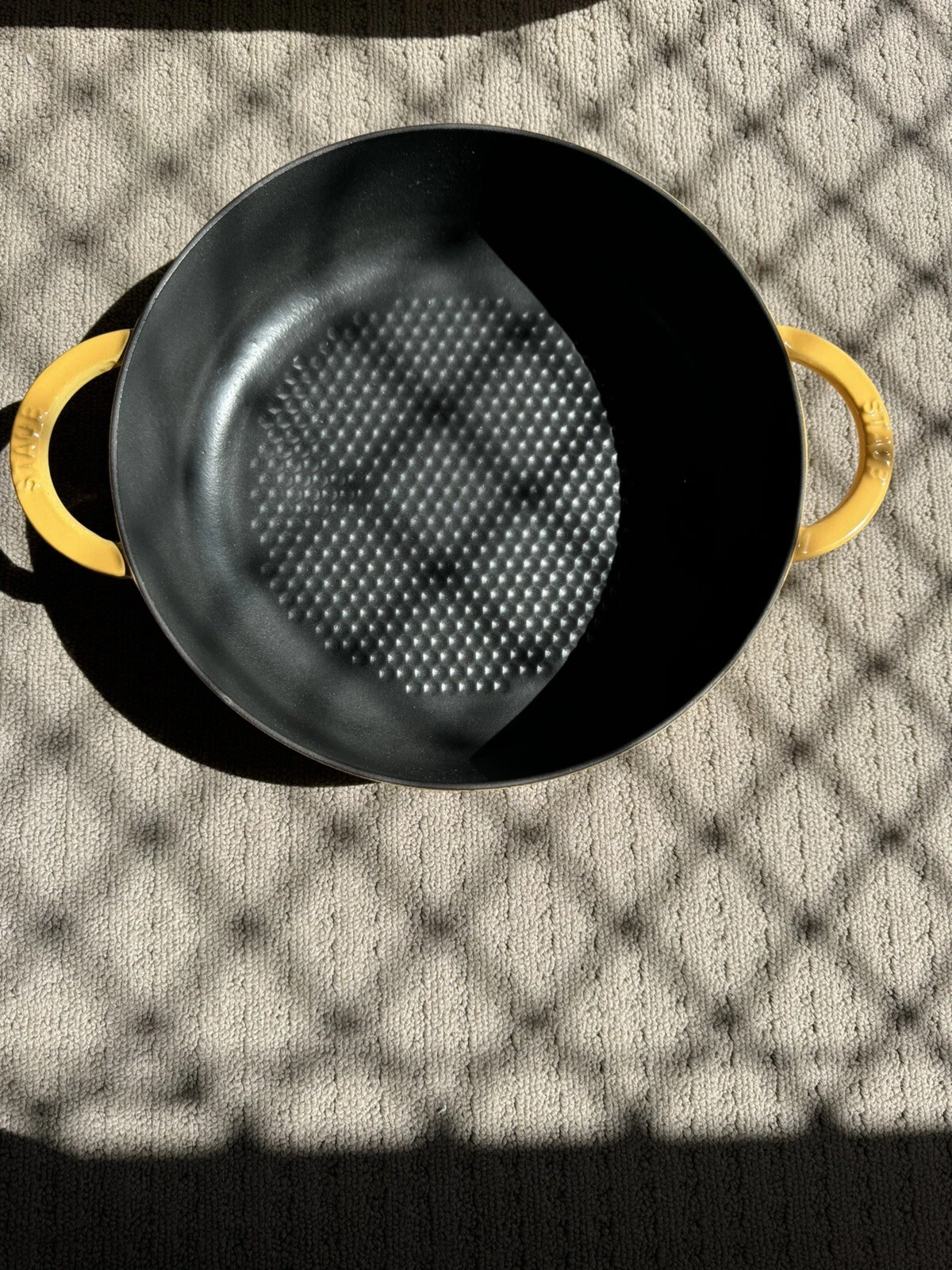 staub cast iron hexagon 28 cm lemon used