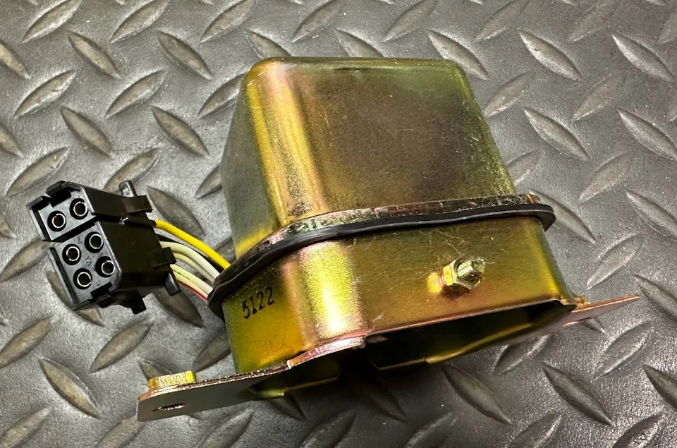 Regulador de tensão Bosch - 30 512/30512 - Para Nissan/Datsun 610, 710 e mais - Imagem 4 de 4