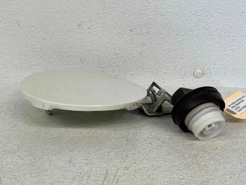 ⭐2011-2017 HONDA ODYSSEY TAMPA DA PORTA DO TANQUE DE COMBUSTÍVEL GASOLINA BRANCA FABRICANTE DE EQUIPAMENTO ORIGINAL LOTE 2623 - Imagem 3 de 4